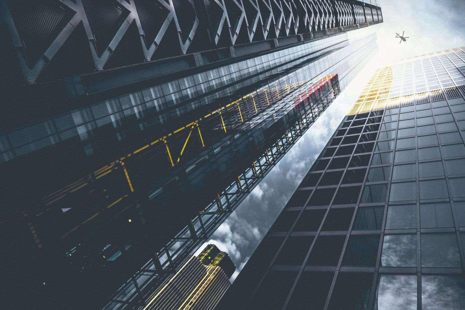 Skyscraper 英商首都