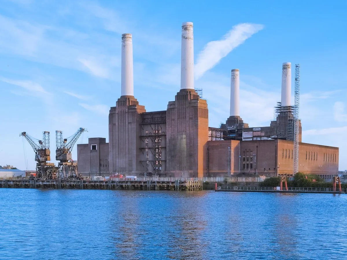 Battersea Power Station 巴特西发电站开业 英国买房 Embassy Gardens